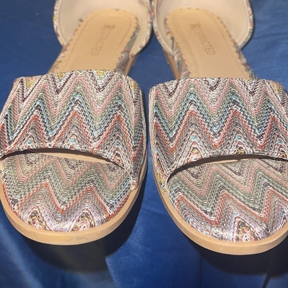 Restricted for Francesca Slip On Peep Toe Sandals - Picture 6 of 8